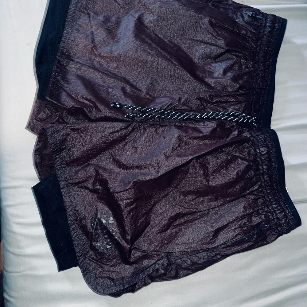 Nike Run Club Athletic Shorts (burgundy)